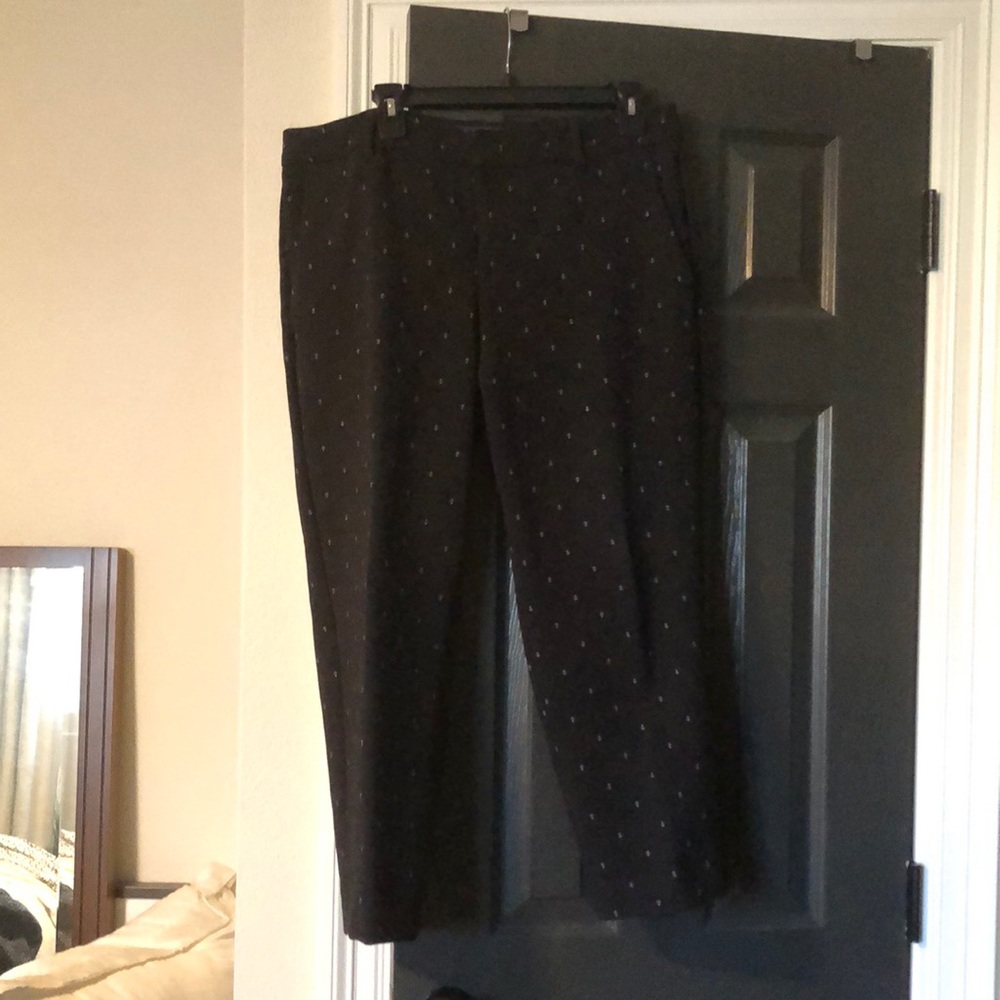 Old Navy cropped trousers with anchors in white